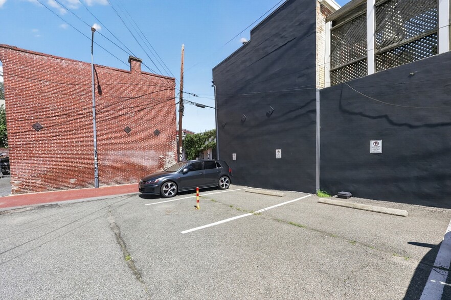 Building Photo - 933 M St NW
