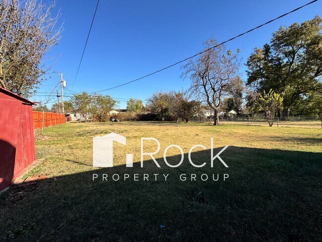 Building Photo - Charming Home with Real Wood Floors and Covered Parking ~ Offering 1 Month FREE Rent~