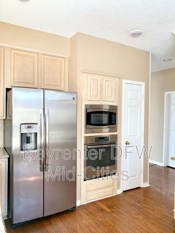 Building Photo - 8702 Saddlehorn Dr