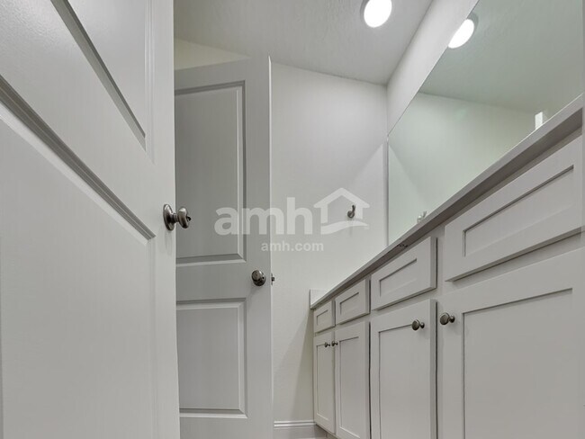 Building Photo - 11476 Bay Hl Cir