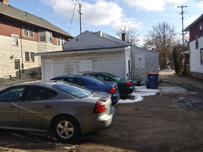 Building Photo - 725 Fulton St E