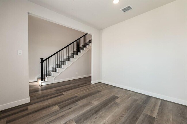 Building Photo - 20914 Kadefield Dr