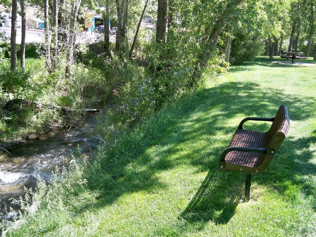 Building Photo - Lightner Creek Town Home Near Twin Buttes