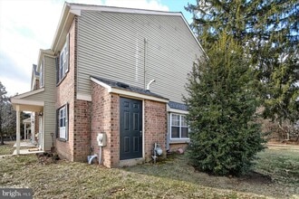 Building Photo - 13 Yorktown Ct