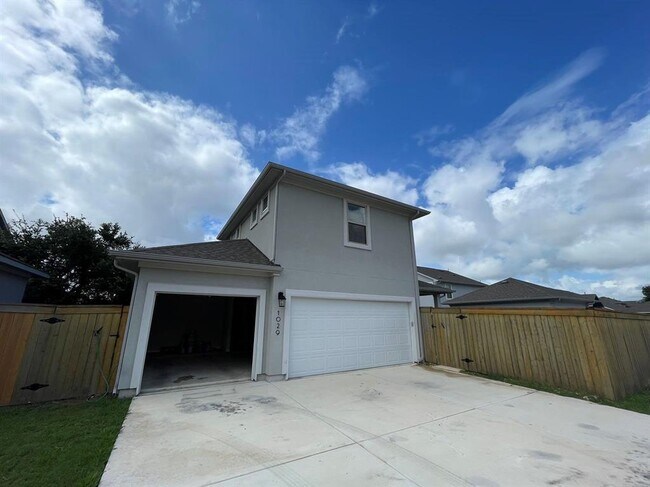 Building Photo - 1029 Kerrwood Wy