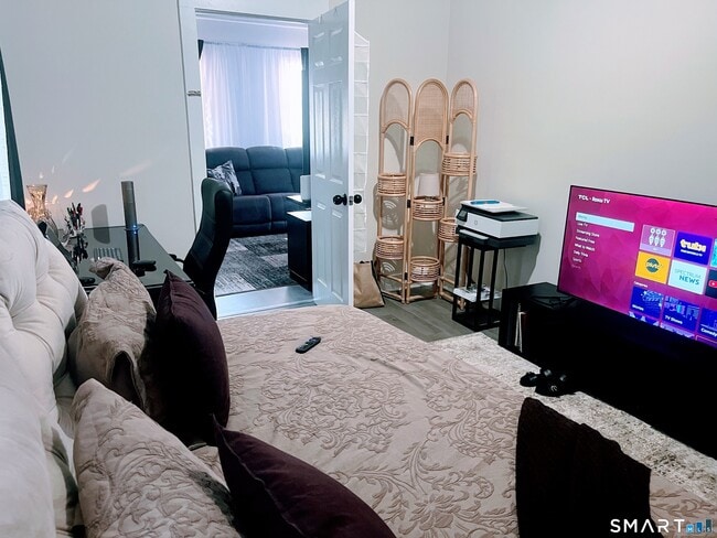 Building Photo - 233 Valley St