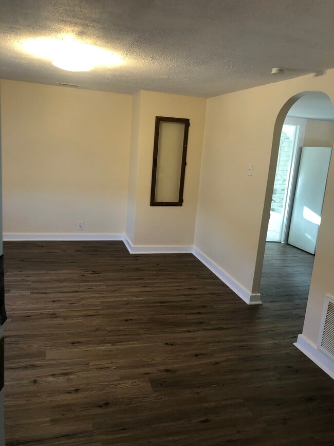 Building Photo - 68 Perry Ave