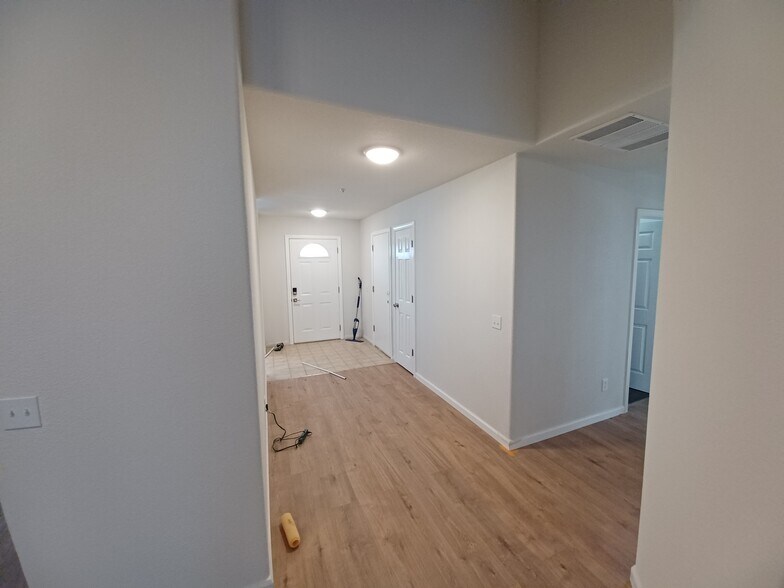 Building Photo - 589 Hildale Cir
