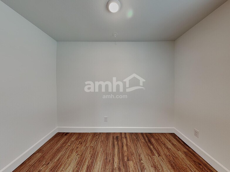 Building Photo - 3328 Blodwen St