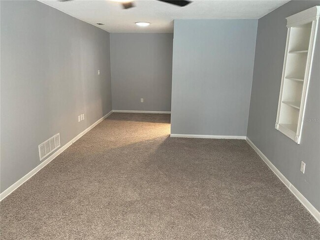 Building Photo - 701 Bluff View Dr