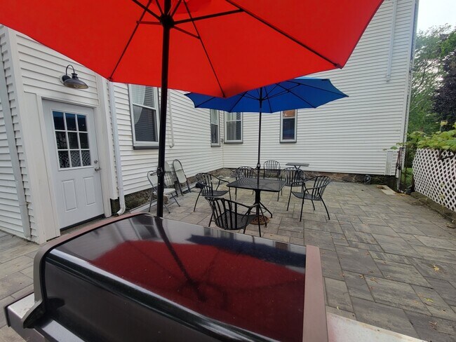 Building Photo - 107 Munroe St