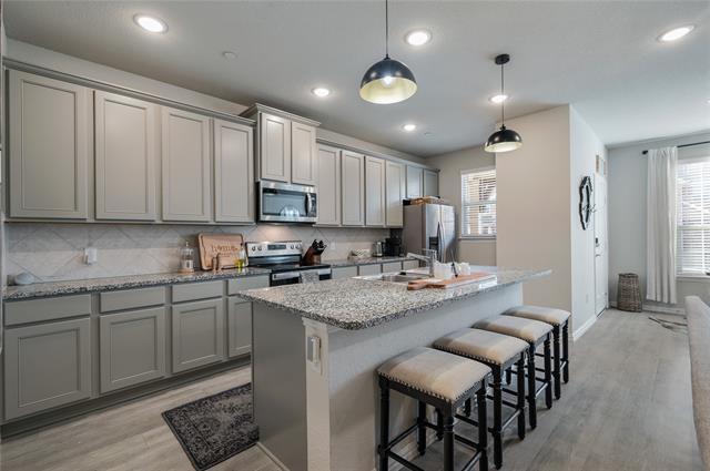 Building Photo - 2212 Davenport Dr