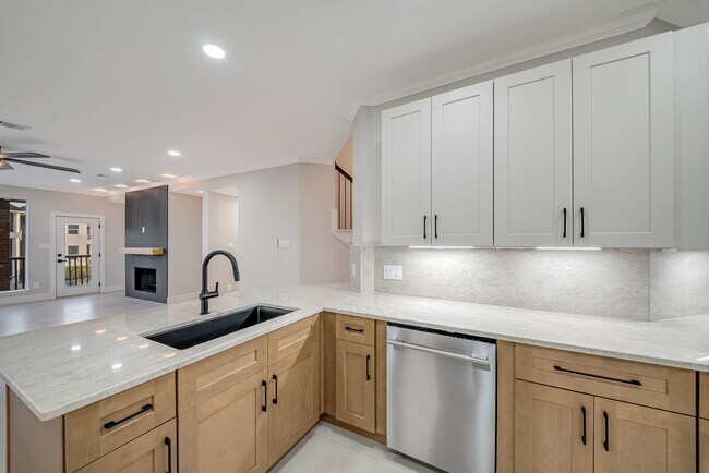 Building Photo - 12350 Pebble View Dr