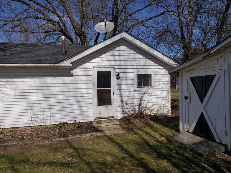 Building Photo - 712 S Elm St