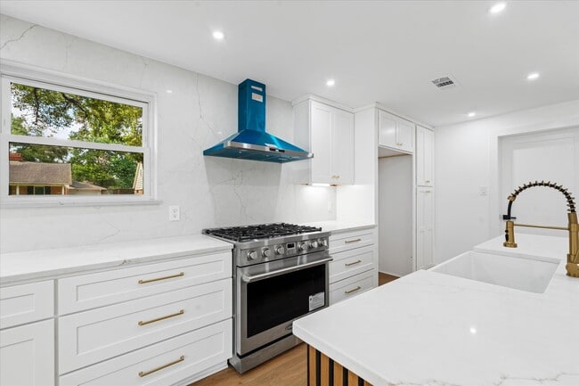 Building Photo - 10730 Wickersham Ln