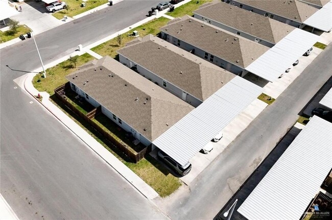 Building Photo - 16 Davenport St