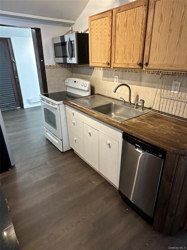 Building Photo - 69 Montrose Dr