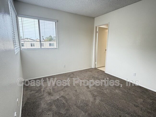 Building Photo - 495 Chestnut Ave