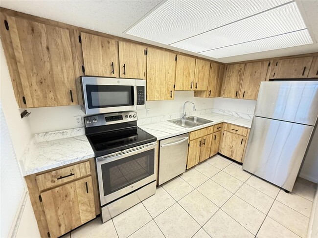 Building Photo - 3249 Bloomingdale Villas Ct