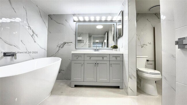 Building Photo - 1717 N Bayshore Dr