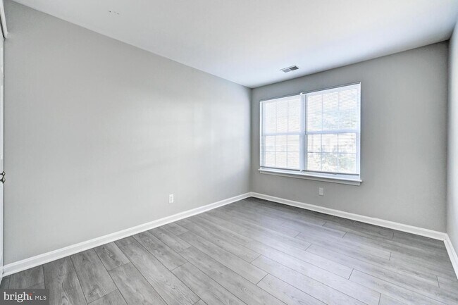 Building Photo - 1301 Sheridan Pl