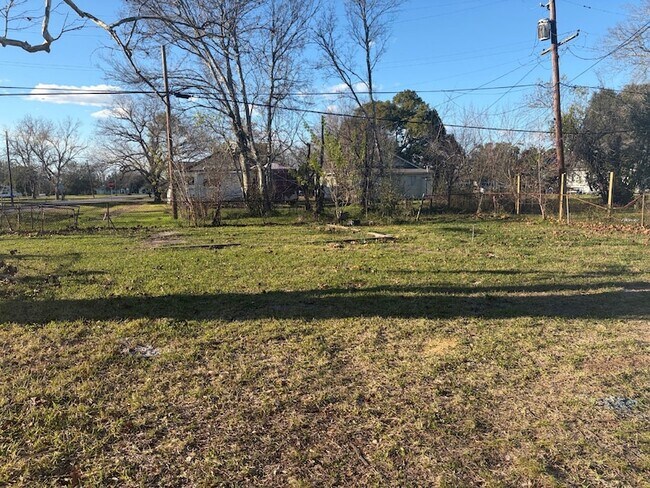 Building Photo - 2001 12th St