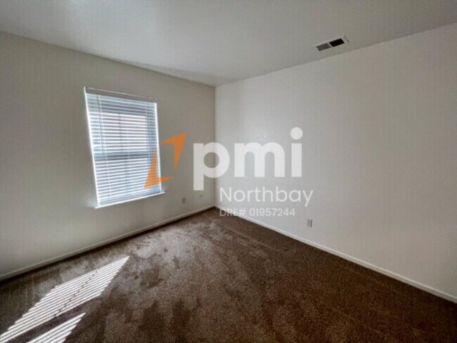 Building Photo - 3200 Puffin Cir