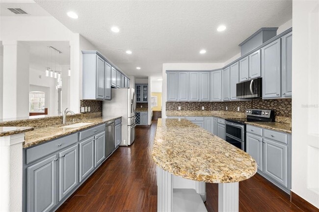 Building Photo - 9484 Walnut Crest Dr