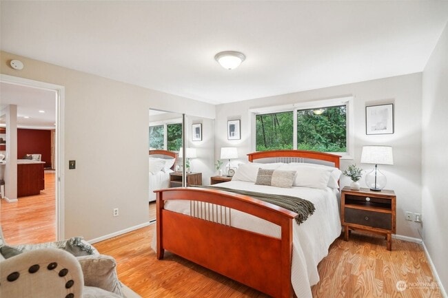 Building Photo - Spacious 3 Bedroom Home In Mountlake Terra...