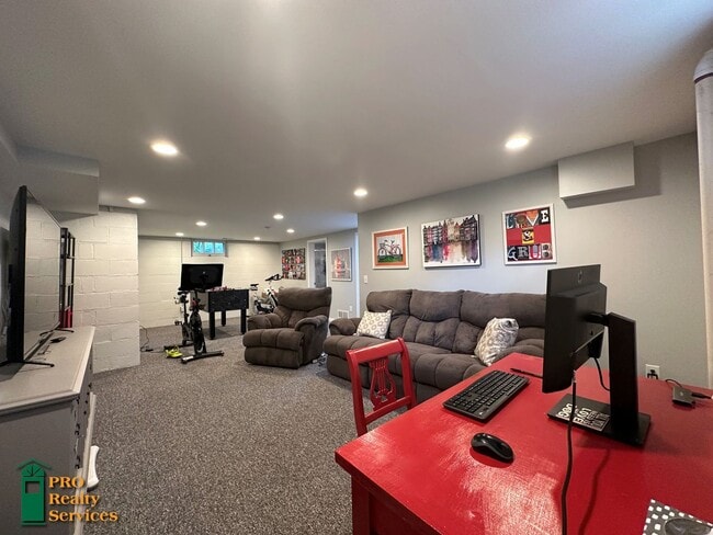 Building Photo - 3 Bedroom Home in Highland Park