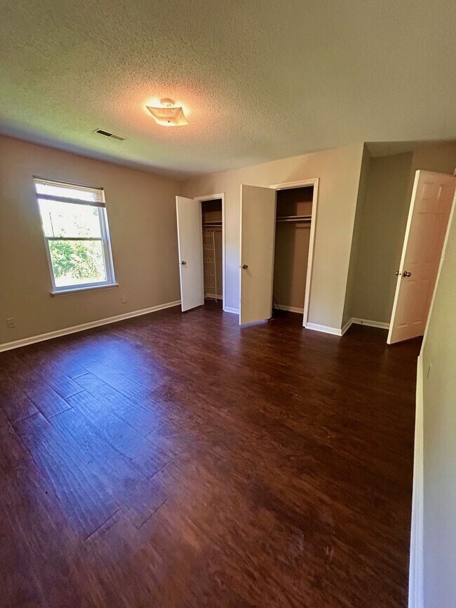 Building Photo - 184 Dorchester Manor Blvd