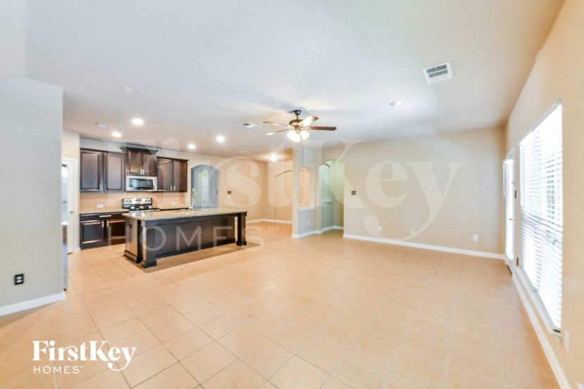 Building Photo - 649 Bent Oak Dr