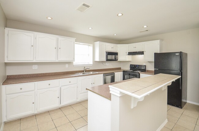 Building Photo - 10403 Royal Oaks Dr