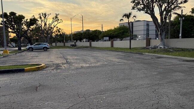 Building Photo - 6940 Miami Gardens Dr