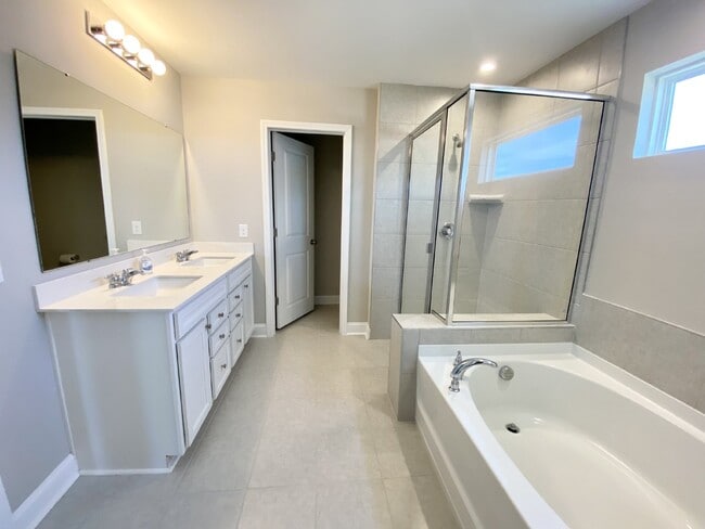 Building Photo - Five Bedroom, Single Family Home in Malind...