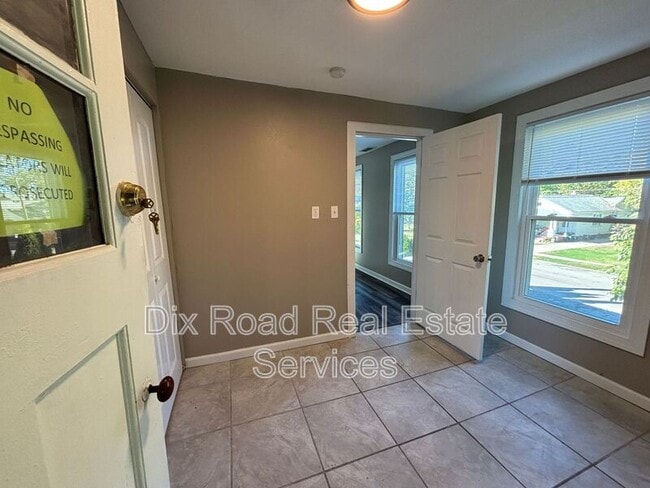 Building Photo - 424 Nordale Ave