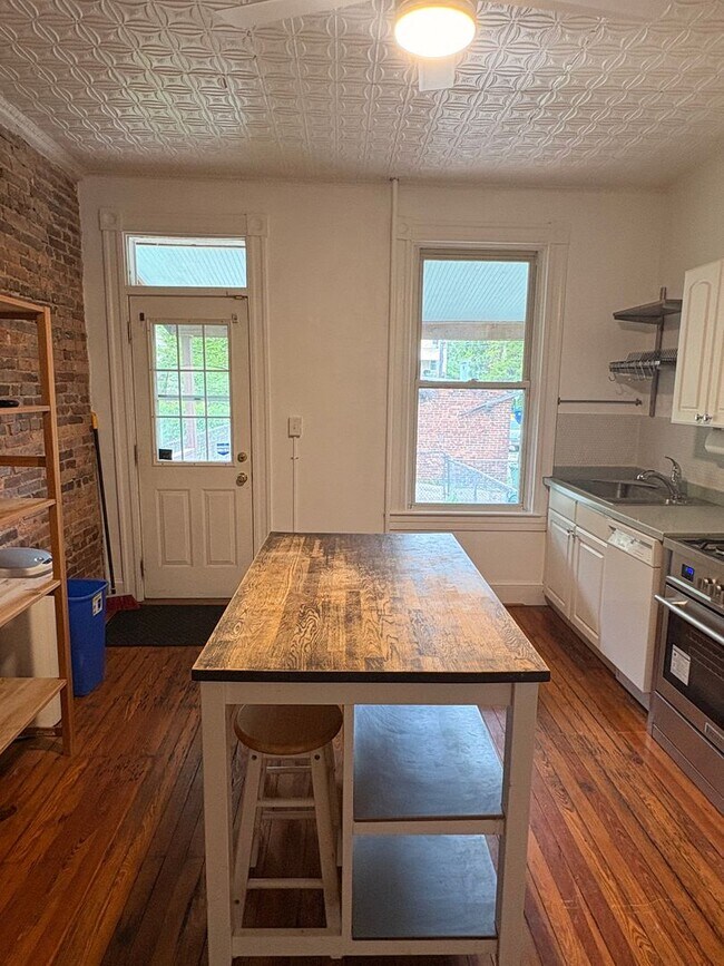 Building Photo - Gorgeous Hampden 2bd/2ba w/ Fin Bsmt, W/D, A/C and more! Available 5/1