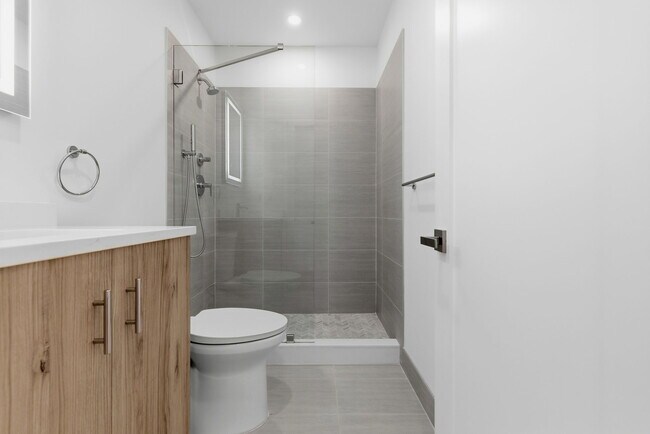 Building Photo - 6 Devine Wy