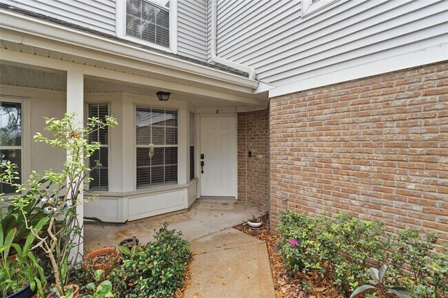 Building Photo - 2201 Coach House Blvd