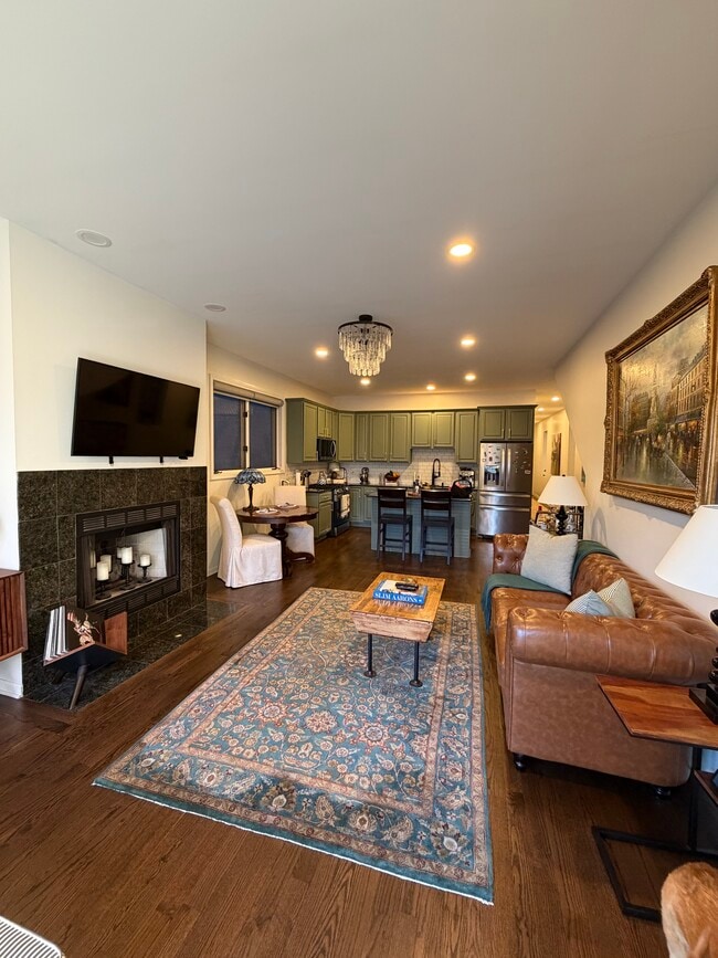 Building Photo - 2416 W Thomas St