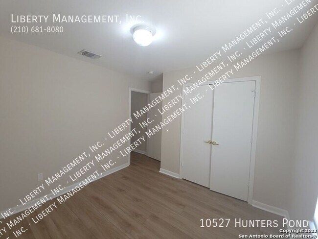 Building Photo - 10527 Hunters Pond