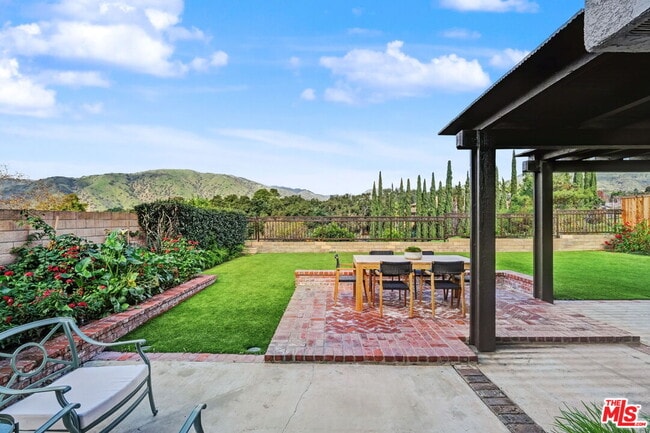 Building Photo - 6497 Country Club Dr