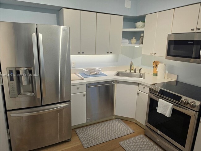 Building Photo - 5151 Collins Ave
