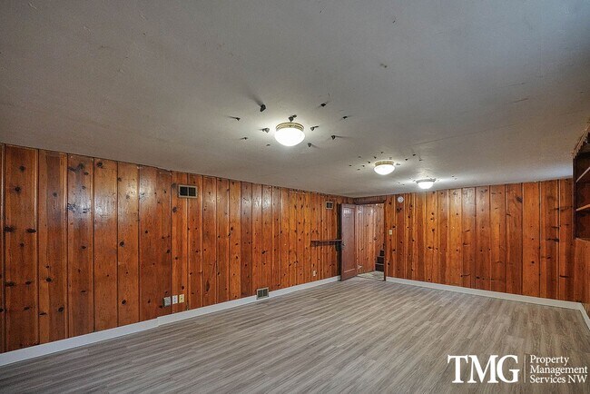 Building Photo - Adorable 3BD Home with Tons of Vintage Charm!