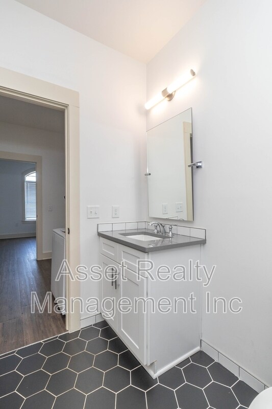 Building Photo - 1110 Franck St