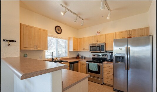 Building Photo - 7401 W Arrowhead Clubhouse Dr