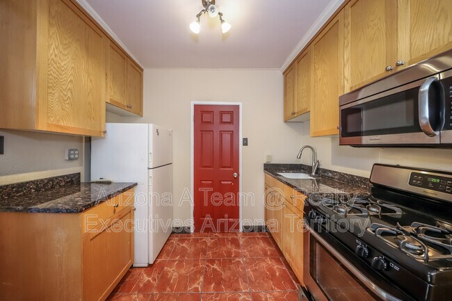 Building Photo - 2221 1st St