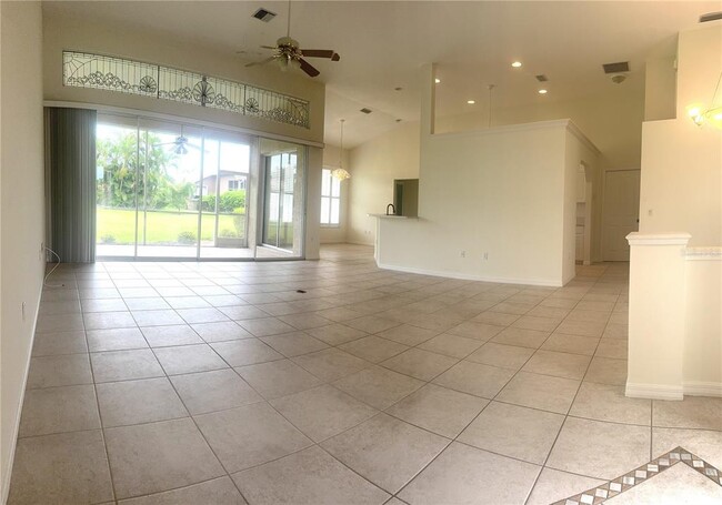 Building Photo - 664 Silk Oak Dr