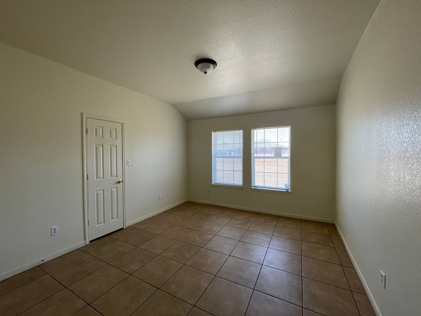 Building Photo - 2609 Vernice Loop