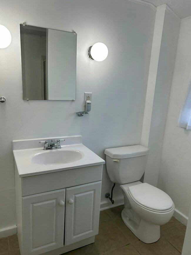 Building Photo - 213 Garden City Dr